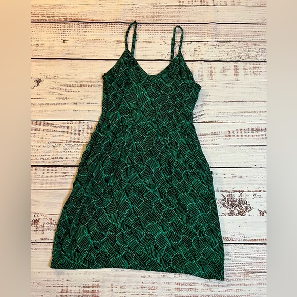 Mossimo size 2 green and black dress with pockets! - Picture 2 of 4
